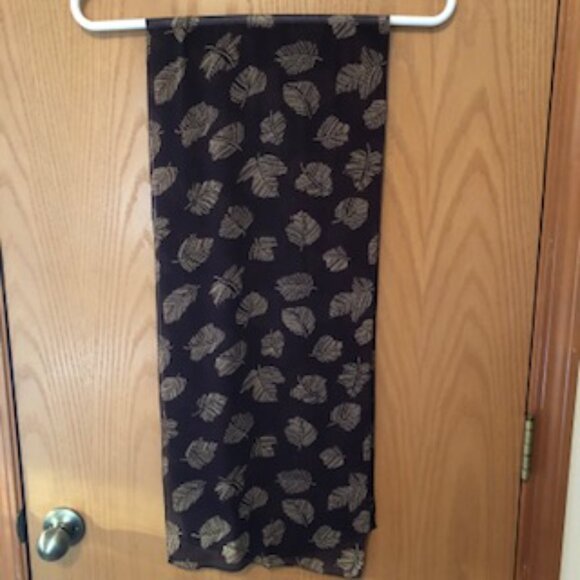 3/$15 Vintage Oblong Autumn Fall Scarf Brown Cream Leaves Leaf Pattern - Picture 2 of 3